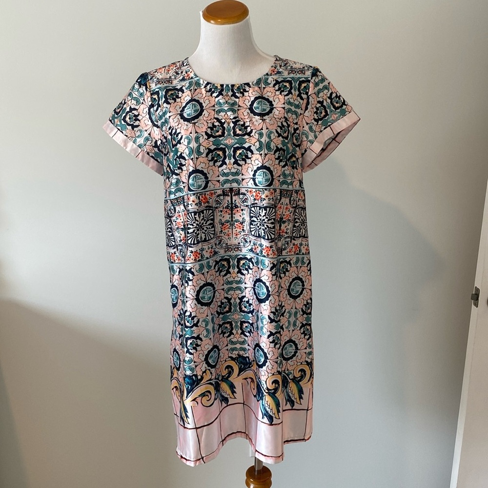 Women’s silk dress. Size: M